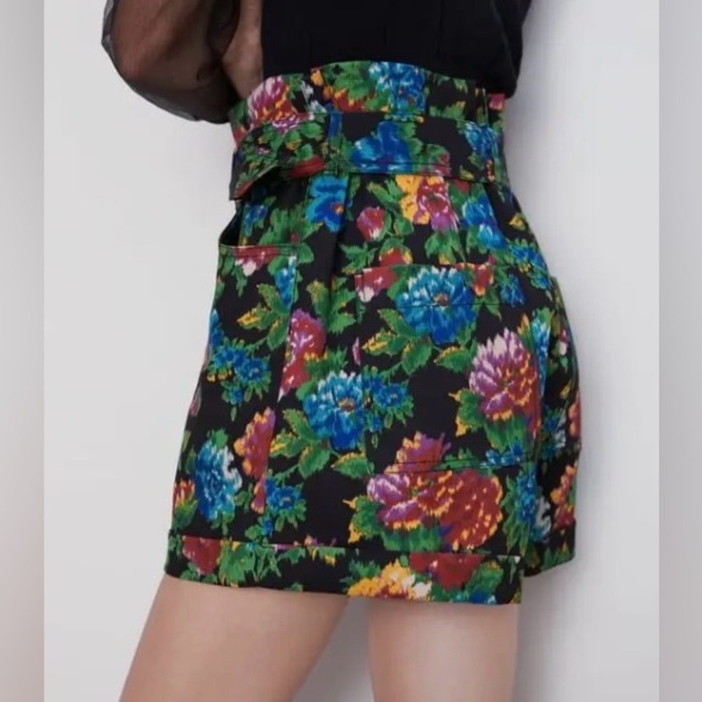 Zara Black Floral Print High Waist Shorts - Picture 2 of 9